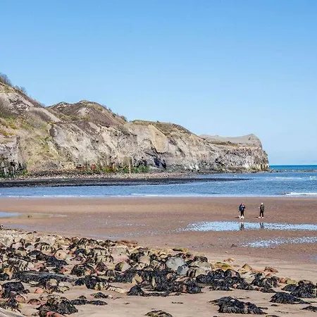 The Schoolhouse, Sandsend * Γουίτμπι